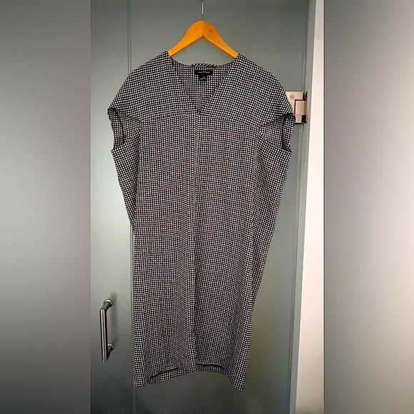 Club Monaco Dress-  black and white geometric silk dress, - Picture 3 of 5